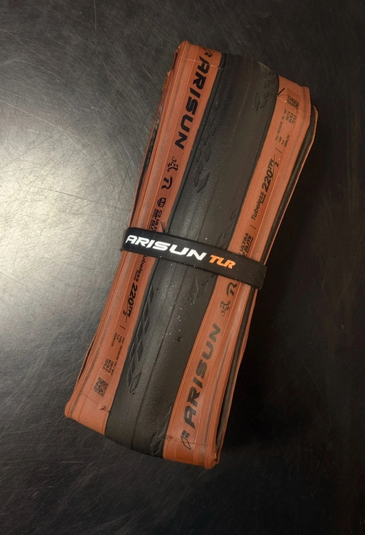 LLANTA ROAD ARISUN C2 ULTRA KEVLAR 700X28 TLR 200TPI BICOLOR